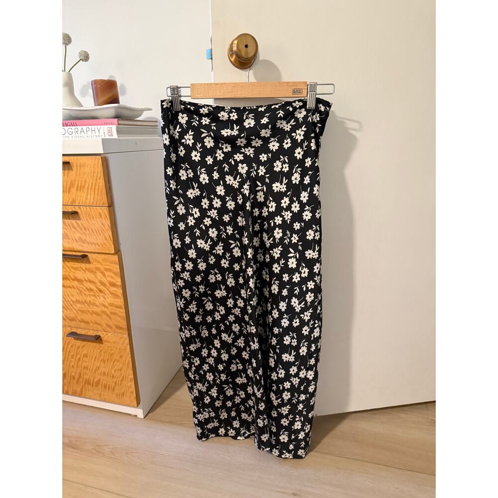 Dress Forum Floral Midi Skirt Black White Satin Cottagecore ✨‎